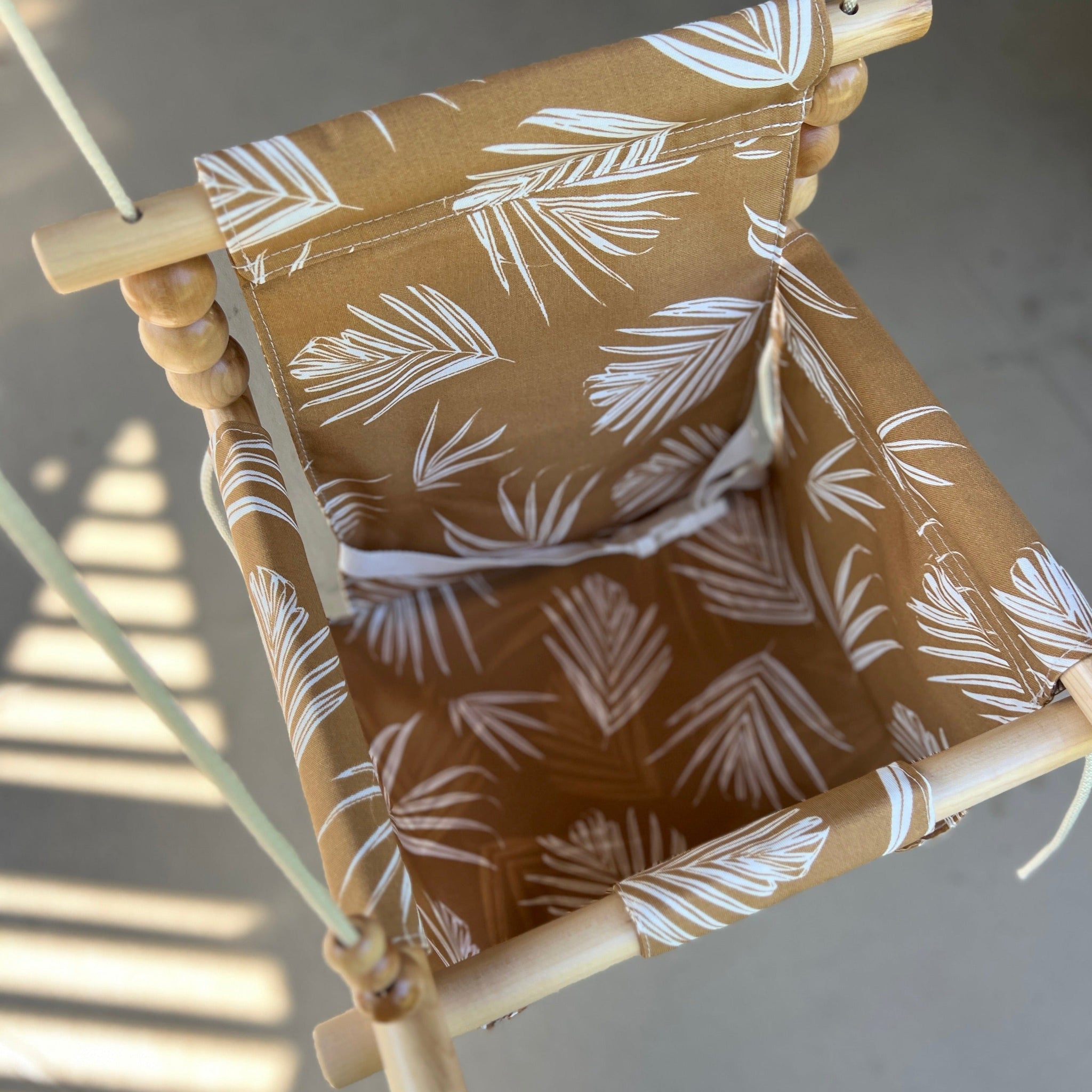 Outdoor High Back Swing – Nutmeg Leaf
