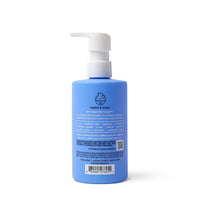 Dabble & Dollop's blue bottle presents its all-natural, 3-in-1 shampoo, bubble bath, and body wash, promoting safe and creative bath time fun.
